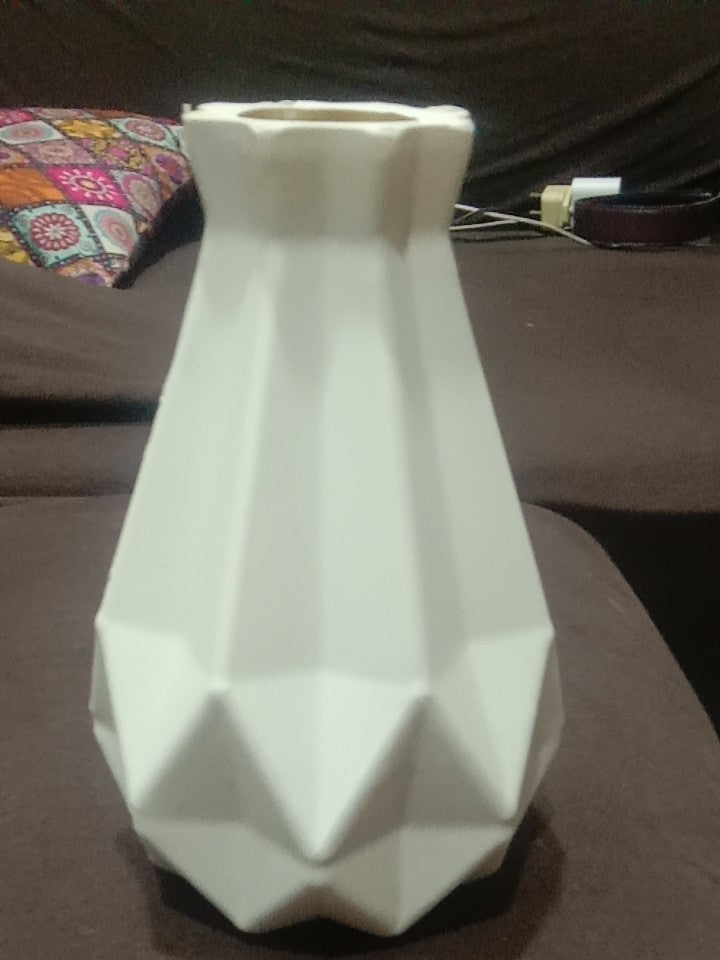Diamond Pattern Plastic Flower Vase for Home Decoration Lightweight and Durable